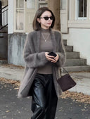 ソフトでふわふわのVネックカーディガン（Z2608）