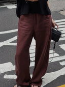 Curved casual trousers.