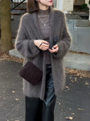 ソフトでふわふわのVネックカーディガン（Z2608）