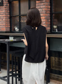 เสื้อแขนกุดดีไซน์ผูกผ้าสไตล์มินิมอล (Z818)
